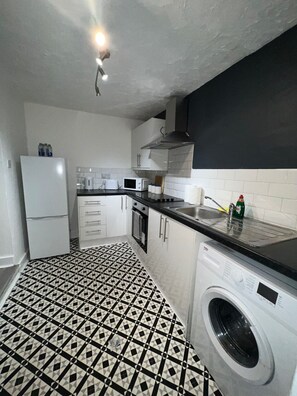 House | Private kitchen | Fridge, microwave, oven, stovetop