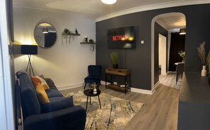 House | Living area - Gms Luxury House in Chatham (Chatham)