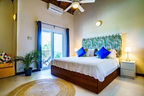 10 Schlafzimmer, Schreibtisch, Bügeleisen/Bügelbrett, Reisekinderbett