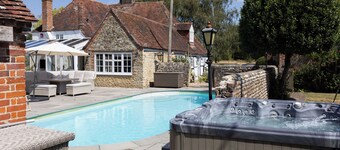 This house is a 1 bedroom(s), 1 bathrooms, located in Chichester, West Sussex.