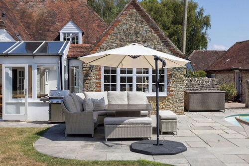 This house is a 1 bedroom(s), 1 bathrooms, located in Chichester, West Sussex.