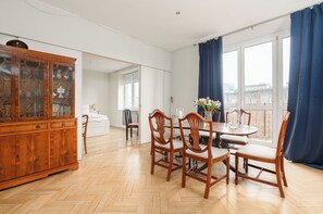 1 bedroom, blackout drapes, iron/ironing board, free WiFi