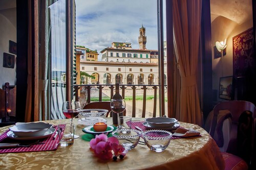 ON THE PONTE VECCHIO SUITE