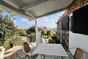 تناول الطعام بالخارج