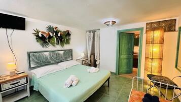 1 bedroom, bed sheets
