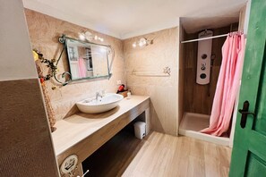 Shower, hair dryer, bidet, towels - Camera I Coralli- Villa Flores (Suaredda-traversa)