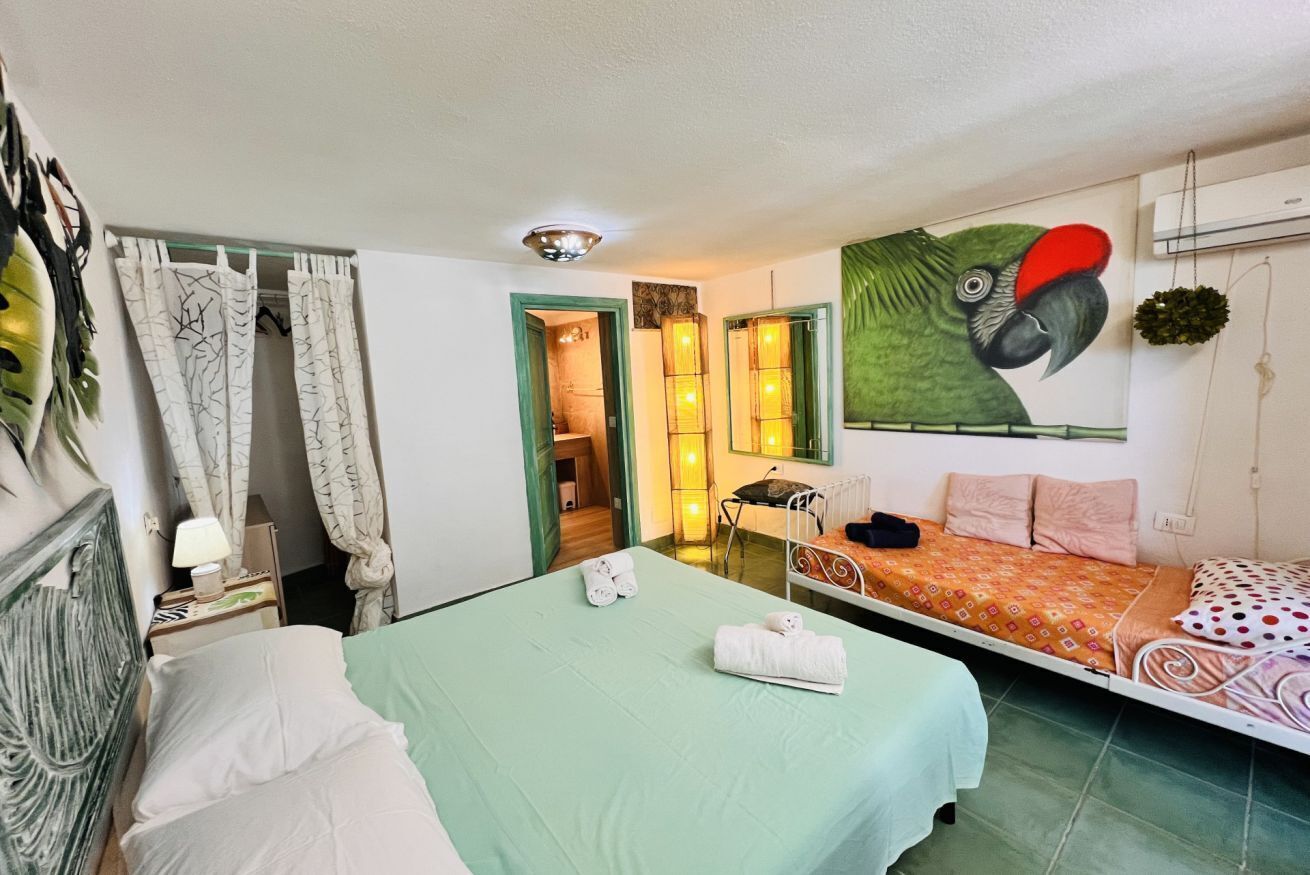 1 bedroom, bed sheets