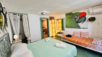 1 bedroom, bed sheets
