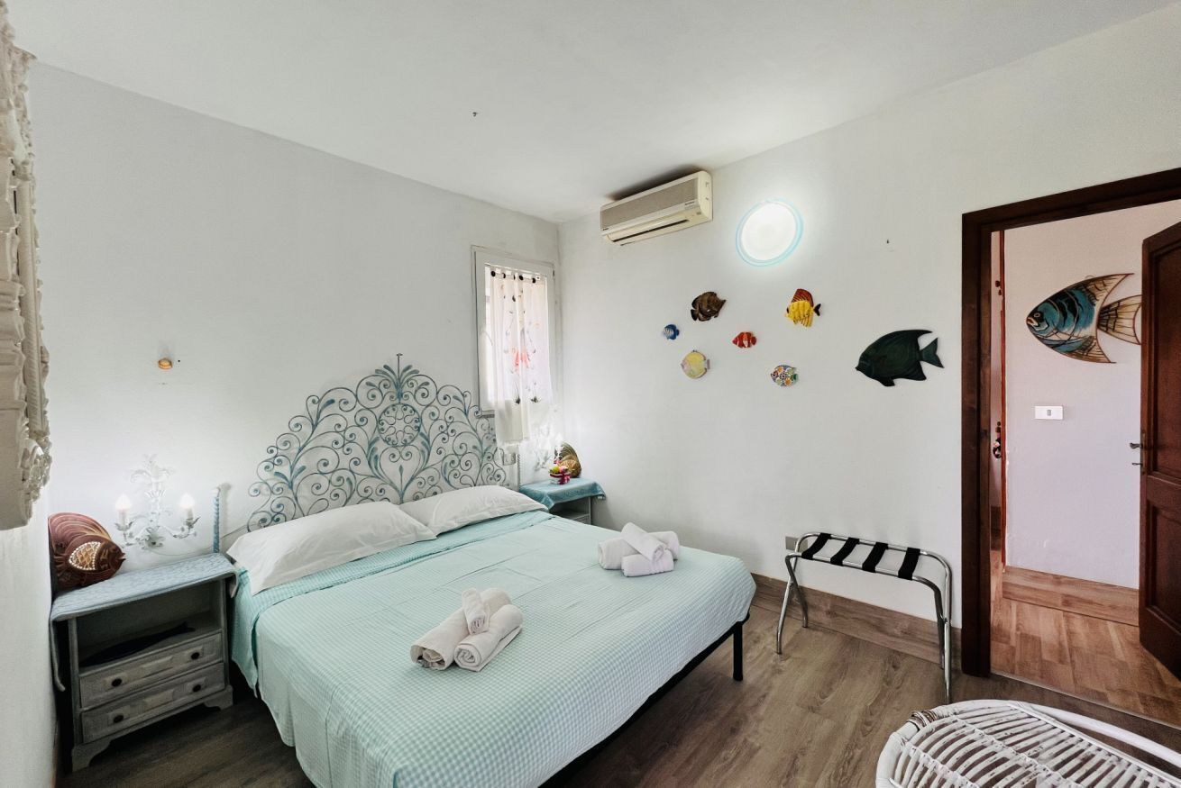 2 bedrooms, bed sheets