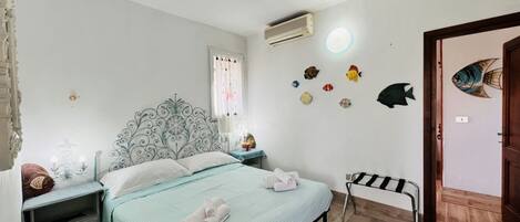 2 bedrooms, bed sheets