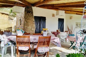 Outdoor dining - Camera Le Sirene - Villa Flores (Suaredda-traversa)