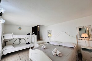 1 bedroom, bed sheets