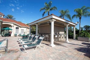 Outdoor dining - Welcome to Our Stunning 3-Bedroom townhome – Perfect for Families & Groups!<br>Experience comfort, and top-tier hospitality in our 3-bedroom, 2.5-bathroom townhouse, designed to accommodate up to 9 guests. Whether you're planning a family vacation (Kissimmee)