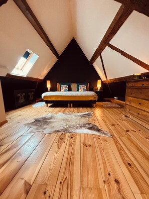 1 habitación, tabla de planchar con plancha, wifi gratis y ropa de cama 