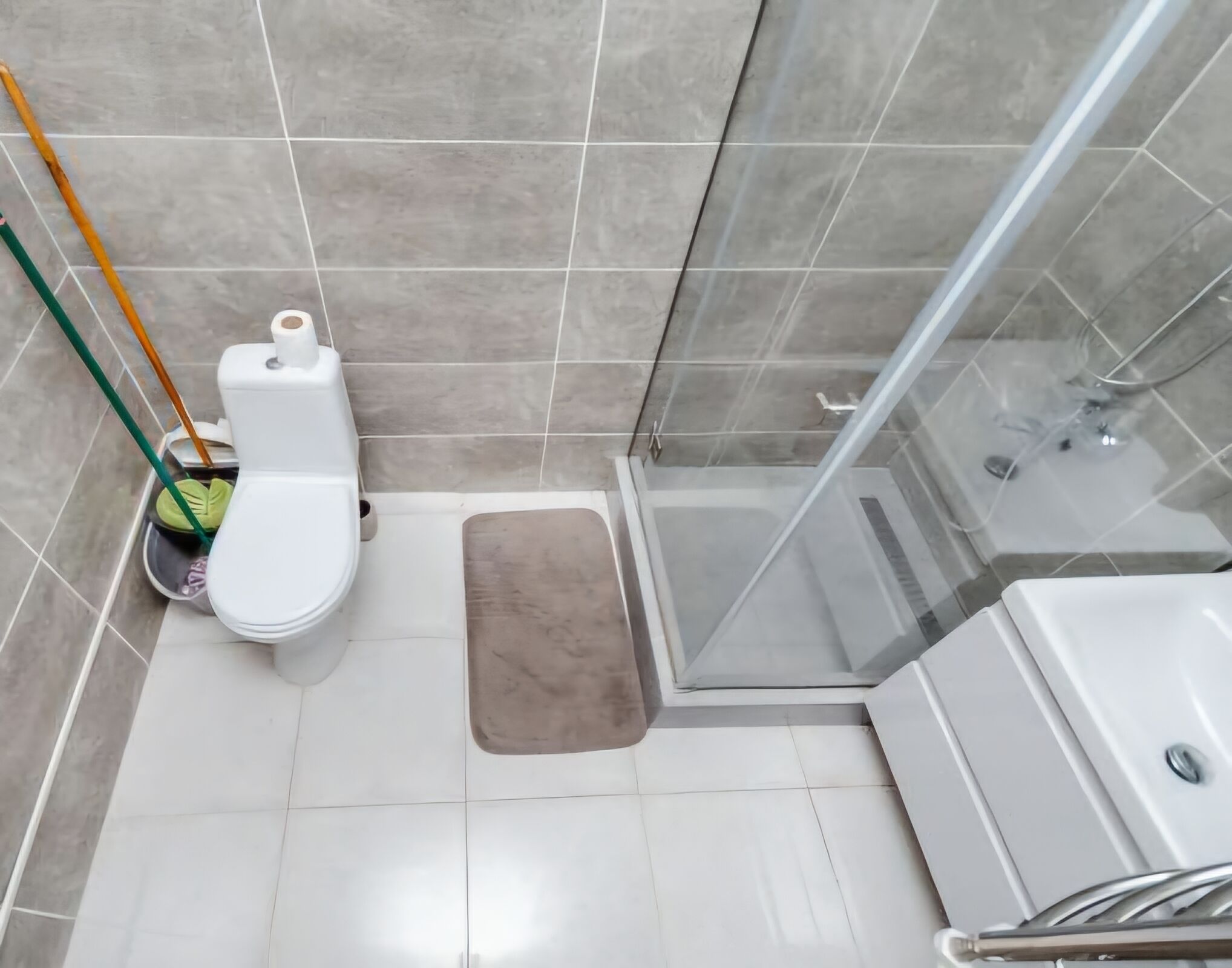 A bathroom with a toilet, a shower, and a bathtub.