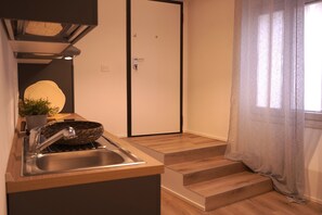 Oven, stovetop, dishwasher, coffee/tea maker