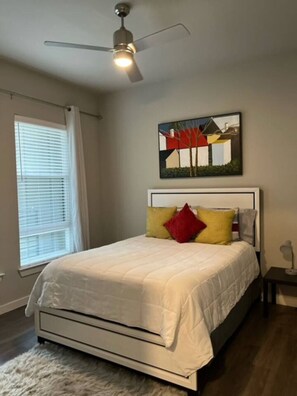 2 bedrooms, desk, iron/ironing board, WiFi