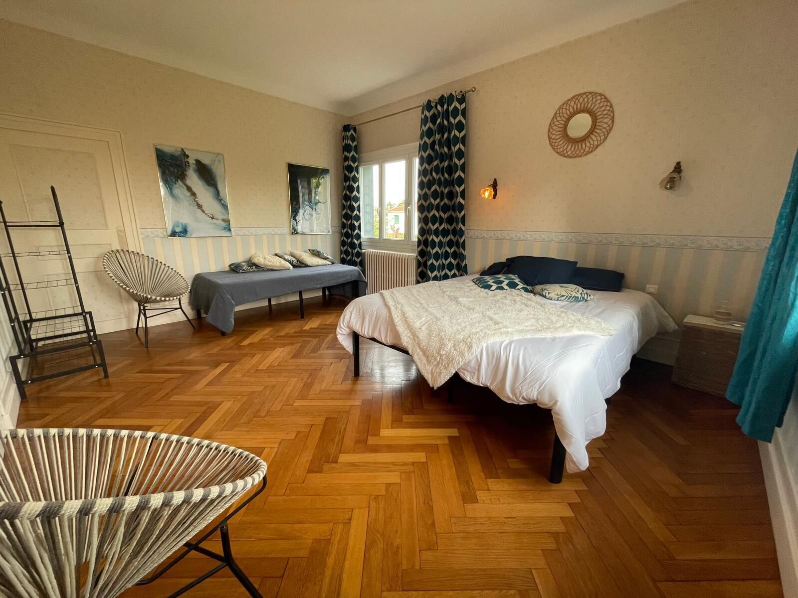 7 slaapkamers, een strijkplank/strijkijzer, reisbedje, gratis wifi