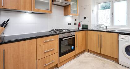 Hale Lodge, Beautiful 3 BR Home With Free Parking