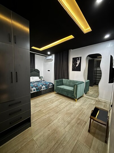 fully furnished luxurious two bedrooms short let apartment.