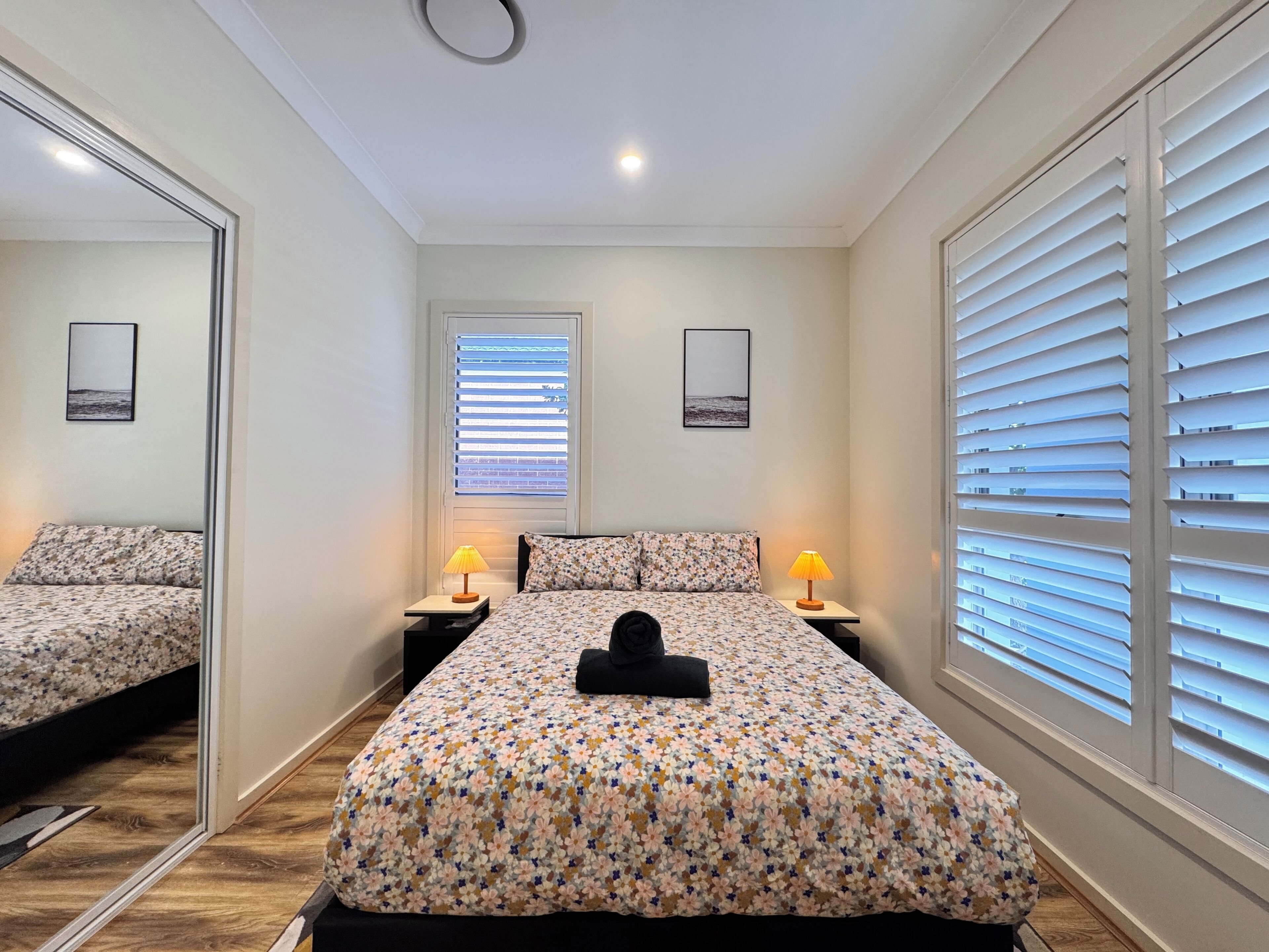 6 bedrooms, iron/ironing board, WiFi, bed sheets