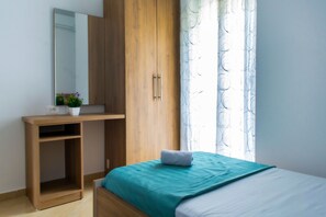 2 bedrooms, iron/ironing board, WiFi, bed sheets