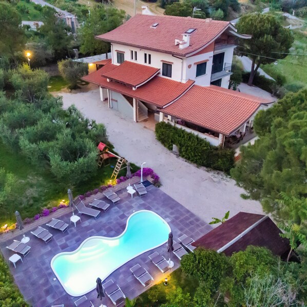 Pool - Exclusive villa with pool 5min from sea (for groups of friends and families) (Colonnella)