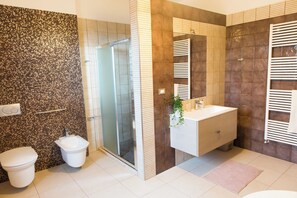 Shower, jetted tub, hair dryer, bidet - Exclusive villa with pool 5min from sea (for groups of friends and families) (Colonnella)