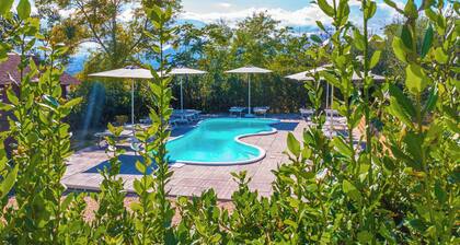 Exclusive villa with pool 5min from sea (for groups of friends and families)