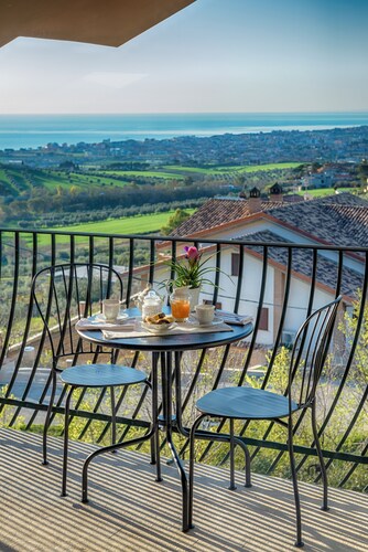 Exclusive villa with pool 5min from sea (for groups of friends and families)