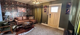 Bigfoot Bungalow-Downtown Russell 1BD/1BA/Balcony/Grill-2PP