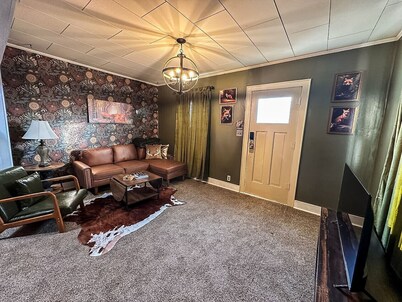 Bigfoot Bungalow-Downtown Russell 1BD/1BA/Balcony/Grill-2PP