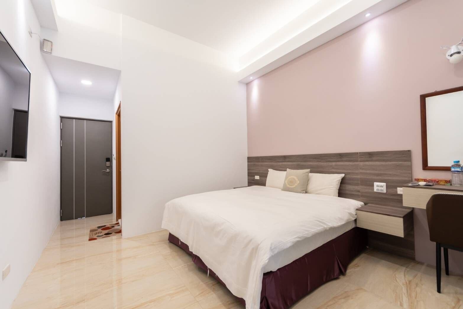 Superior House, Patio, Mountain View | 11 bedrooms, desk, laptop workspace, soundproofing