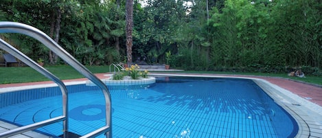 Seasonal outdoor pool, open 8:30 AM to 7:00 PM, pool umbrellas