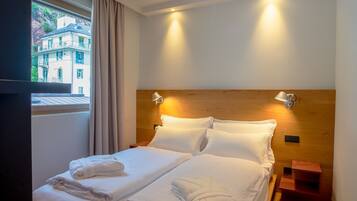 ๋ญ์
๋ฆฌ ์คํ๋์ค, ๋๋ธ์นจ๋ 1๊ฐ ๋ฐ ์ํ๋ฒ ๋ | 1 ๊ฐ์ ์นจ์ค, ๋ฏธ๋๋ฐ, ๋
ธํธ๋ถ ์์
๊ณต๊ฐ, ๋ฐฉ์ ์ค๋น