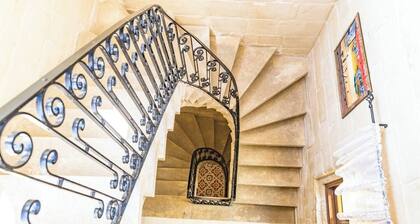 Charming Mellieħa retreat đ
with panoramic views, spacious terrace & BBQ. Perfect for families or groups with 3 double beds + sofa bed â your sunny Maltese escape awaits đČđčđŽ.