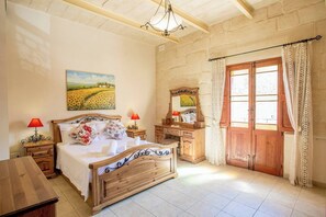 3 bedrooms, iron/ironing board, travel cot, free WiFi