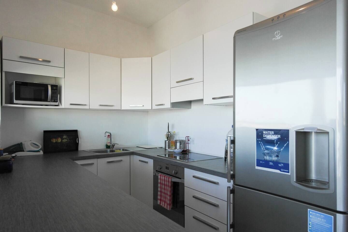 冰箱、微波炉、烤箱、炉灶