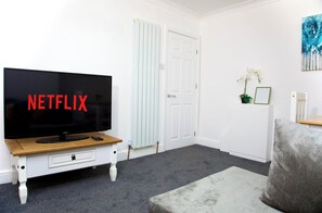 Living area - Cosy & Stylish 2 Bedroom G/F flat in Prime Location (Dartford)