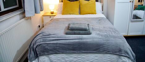 2 bedrooms, iron/ironing board, travel cot, WiFi
