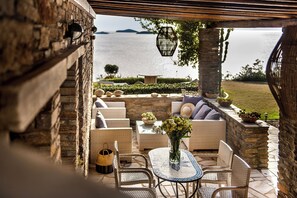 Superior Sea View Villa in Batsi | Terrasse/gårdhave