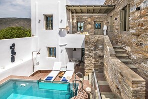 The Old Court Council Luxury Villa in Gavrio | テラス / パティオ