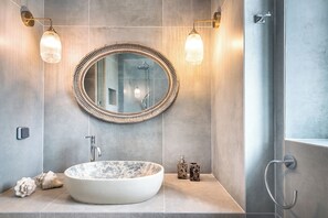 The Old Court Council Luxury Villa in Gavrio | Bathroom | Hair dryer, towels, soap, shampoo - Ifigeneia Luxury Villas (Andros)