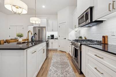 Pinnacle Row - 0.8mi to Promenade-2 Mi to The Amp