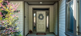 Silver Linings Retreat : A Serene Getaway with Breathtaking Views