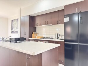 Réfrigérateur, micro-ondes, four, lave-vaisselle