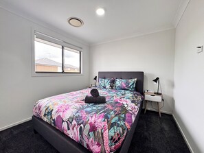 6 bedrooms, iron/ironing board, WiFi, bed sheets