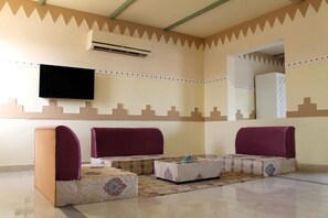 Habitación, 5 habitaciones, accesible para personas con discapacidad, fumadores | Sala de estar