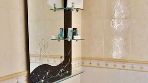 Room, 5 Bedrooms, Accessible, Smoking | Bathroom - Room-golden Palm Oasis Royal Palm Classi (Jalan Bani Buhassan)