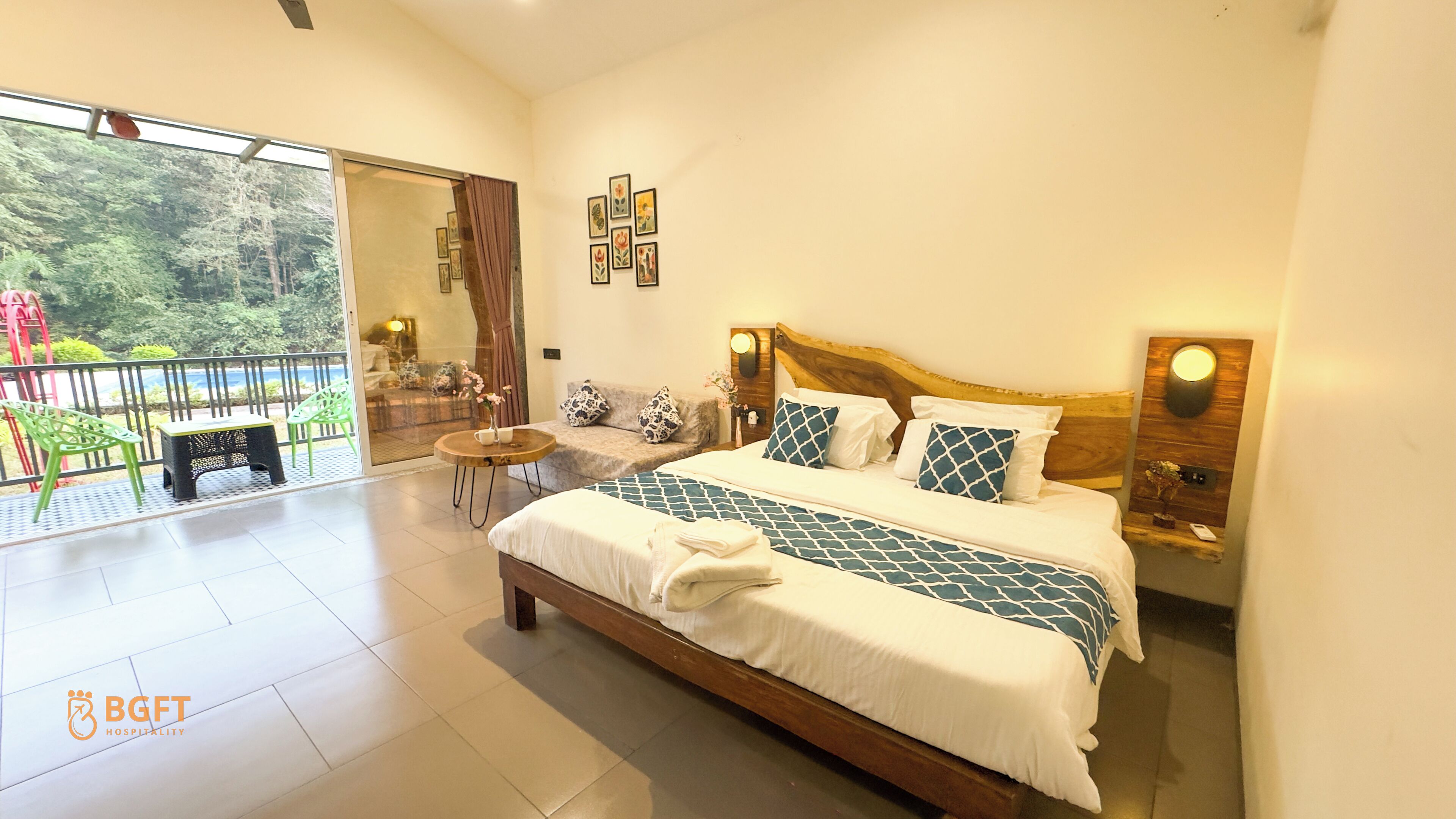 Laptop workspace, free WiFi